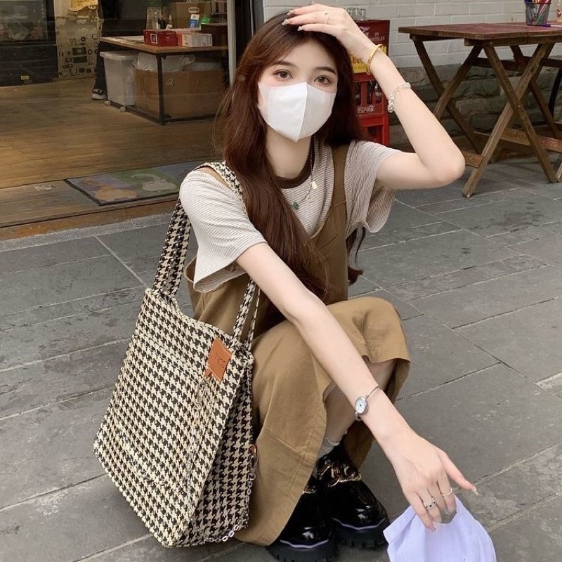 Set váy yếm suông kaki nâu nhạt cho nữ mùa thu