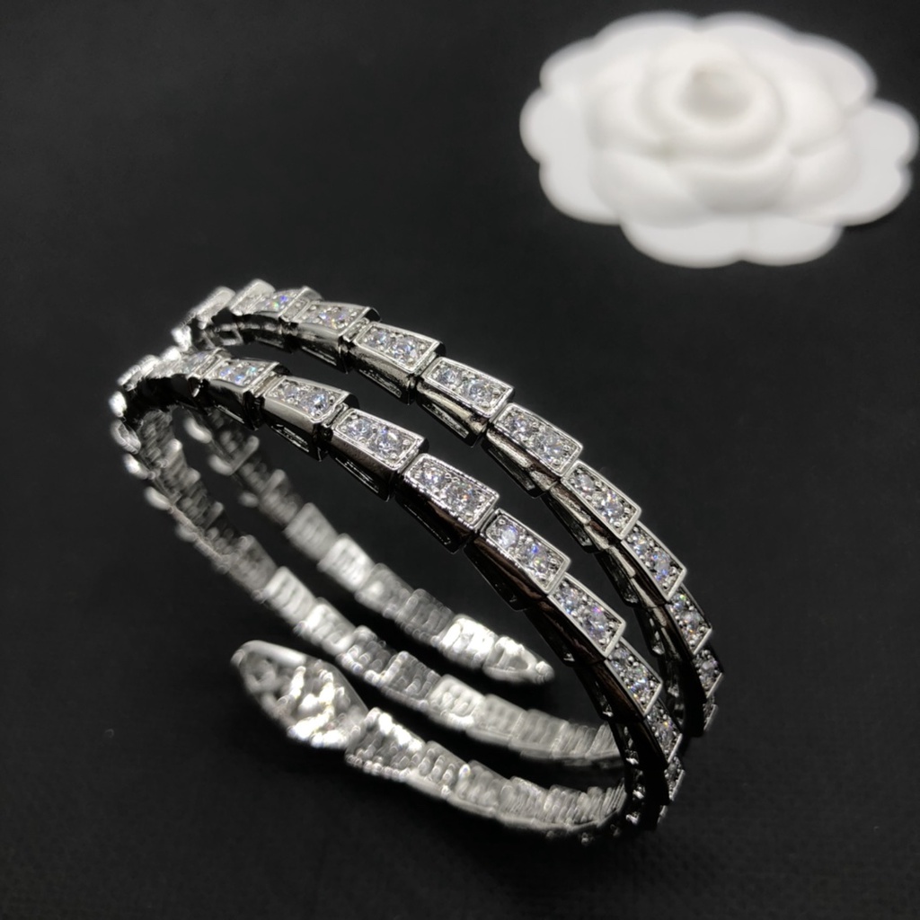 Vòng Tay Ba Lớp Hình Rắn Đính Đá Kim Cương Thời Trang Dành Cho Cặp Đôi