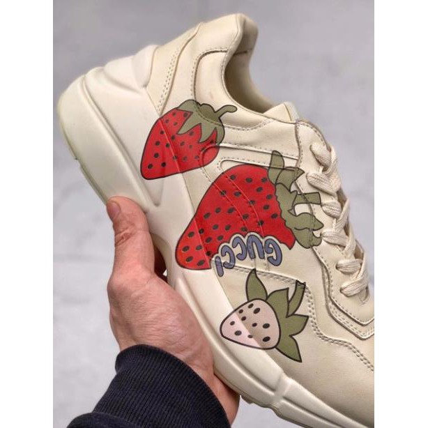 6/6 c New Đủ mẫu FRESHIP GUCCI RHYTON VINTAGE TRAINER SNEAKER TRÁI DÂU TÂY [.] [.] . . ✫ siêu phẩm 1212 * ۶ : ོ # ˢ d