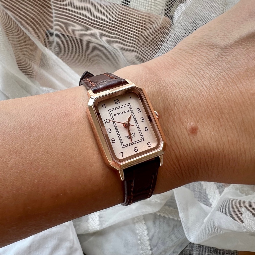 Đồng hồ nữ đeo tay thời trang DOKO mặt nhỏ dây da mềm cao cấp hàng chính hãng màu Nâu Tif Watches size 28mm