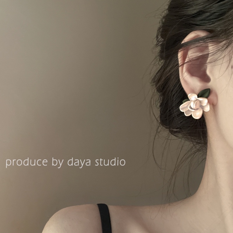 Bông Tai Hình Hoa Phong Cách Retro Hong Kong