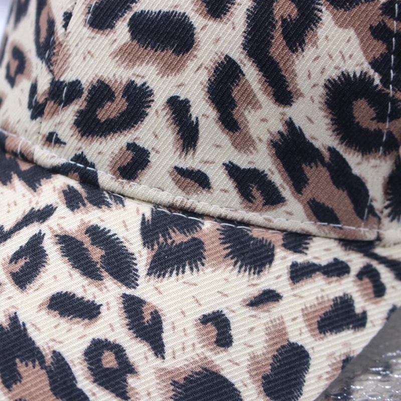 Korean style leopard print cap for men and women