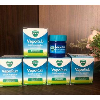 Dầu bôi Wick Vaporub chống ho, cảm lạnh và ngạt mũi cho bé