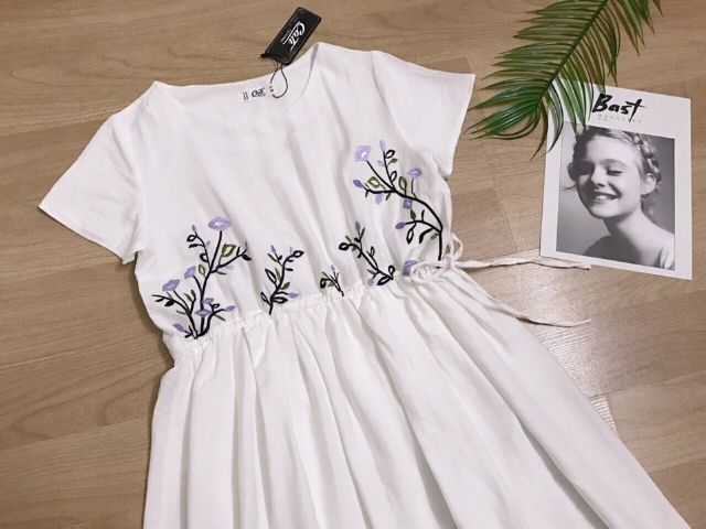 Đầm xoè midi thêu hoa Cati