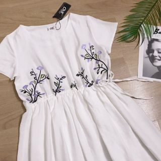 Đầm xoè midi thêu hoa Cati