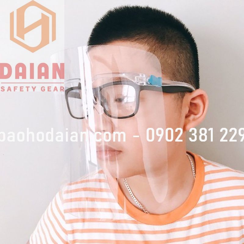 Kính chống giọt bắn trong suốt bảo vệ mặt - hình thật