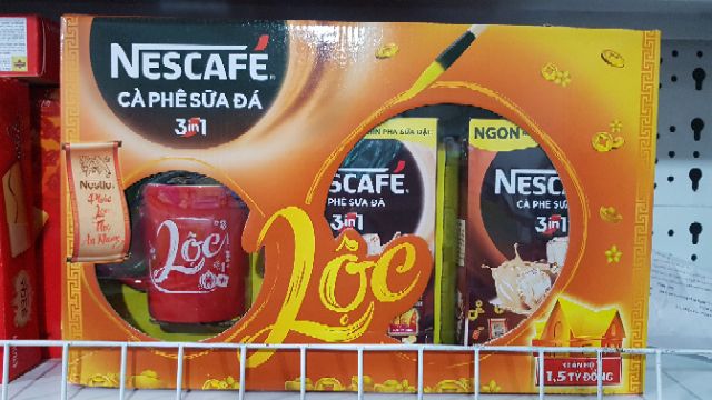 HỘP QUÀ TẾT NESTCAFE 2 HỘPX 20 GÓI + 1 LY SỨ ĐỎ