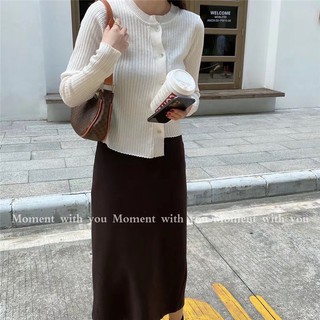 Áo len khuy lệch