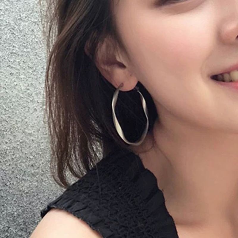 Khuyên Tai Tròn Họa Tiết Xoắn Ốc Phong Cách Phương Tây Cổ Điển Dành Cho Nữ