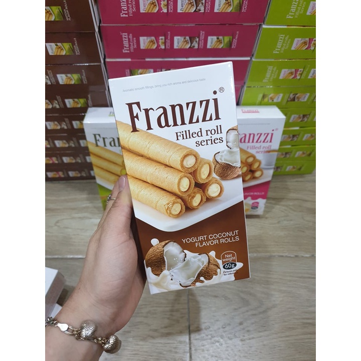 Bánh quế cuộn nhân kem FRANZZI thanh dài nhân kem đủ 3 vị
