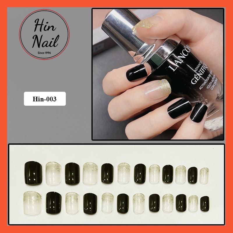 Móng tay giả Hin Nail form ngắn màu đen , trắng ánh nhũ
