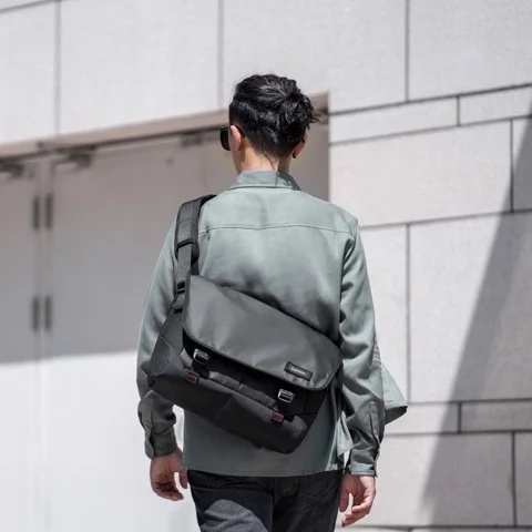 Túi Đeo Chéo Đựng Laptop 16inch Tomtoc Commuting &amp; Travel Cực Nhiều Ngăn, Chống Nước tốt