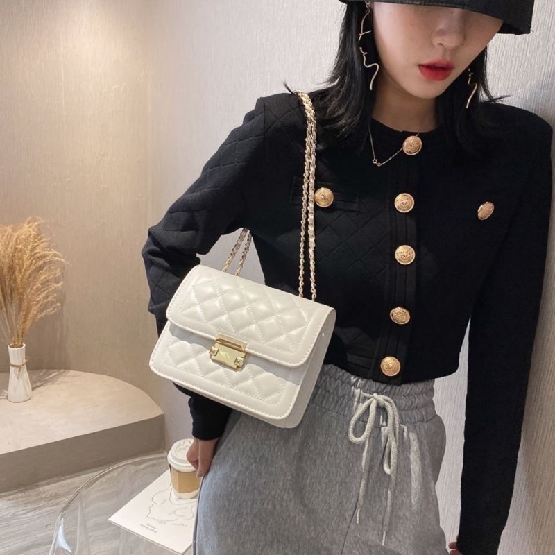 Túi nữ trám ô trẻ trung và cá tính. Dây đeo chéo hoặc đeo kẹp vai đẹp.