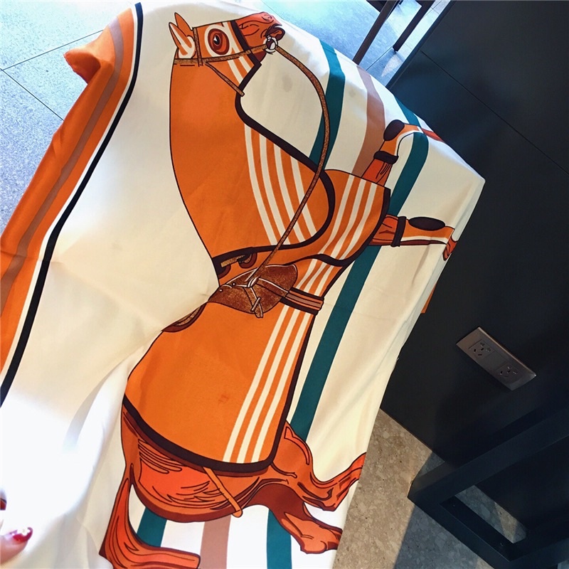 Khăn choàng cổ in hình con ngựa che nắng du lịch biển size 90x180cm