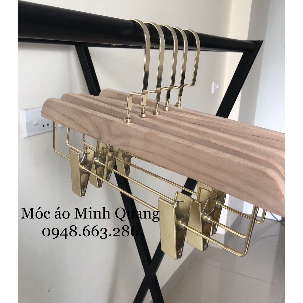 móc treo quần áo-kẹp gỗ mộc đầu kẹp mạ vàng có thanh ngang giúp tùy chỉnh độ rộng hẹp dễ dàng hơn