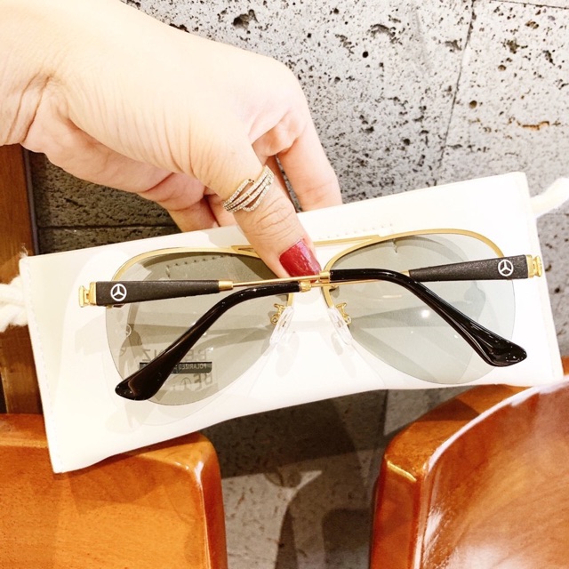 Kính đổi màu nam nữ đi cả ngày lẫn đêm chống uv 400 bảo hành tròng kính 2 năm độ chống vỡ | BigBuy360 - bigbuy360.vn