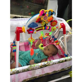 Combo Kệ chữ A có nhạc (Hàng Việt Nam), Đàn vịt mẹ con, Xúc xắc (mẫu ngẫu nhiên) [Thanh Mai Shop]