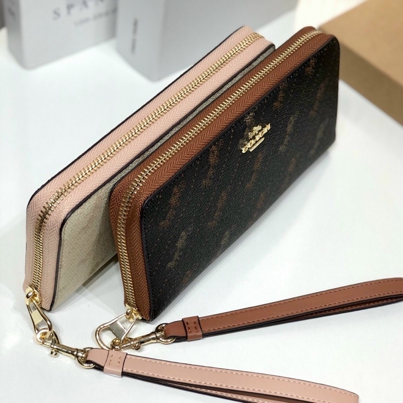 VÍ COACH LONG ZIP C3537