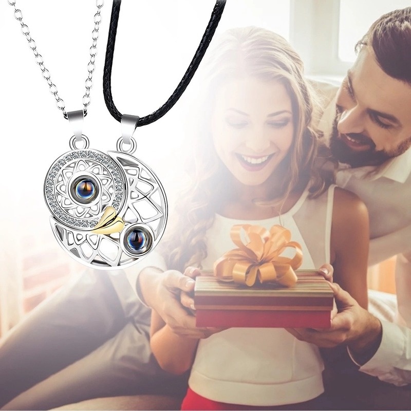 Set 2 dây chuyền 100 ngôn ngữ mặt trăng mặt trời cho cặp đôi