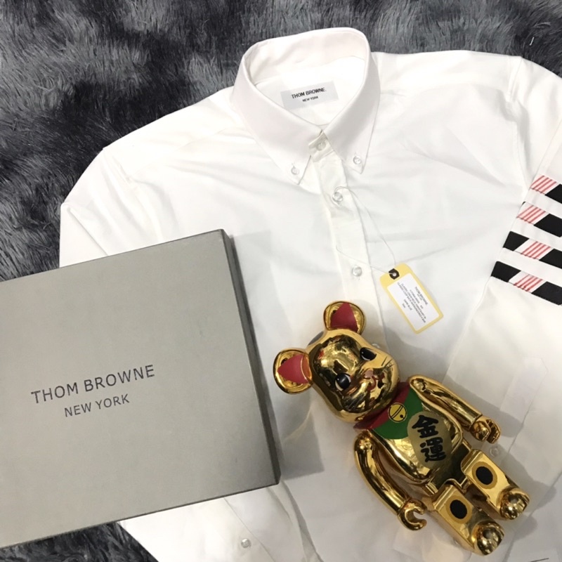 Áo sơ mi thom browne cao cấp, trắng, vải oxford dày, 4 sọc đỏ đen