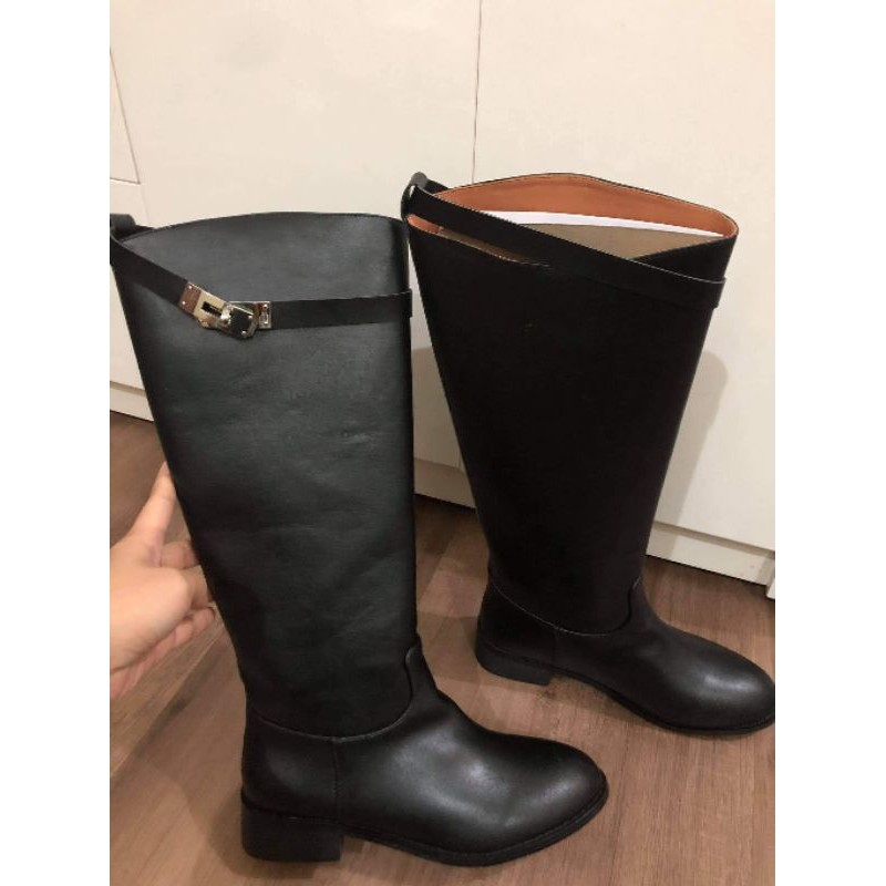 Boot HM oder về tay 900k mà bị rộng. size chân 37. pass 450k