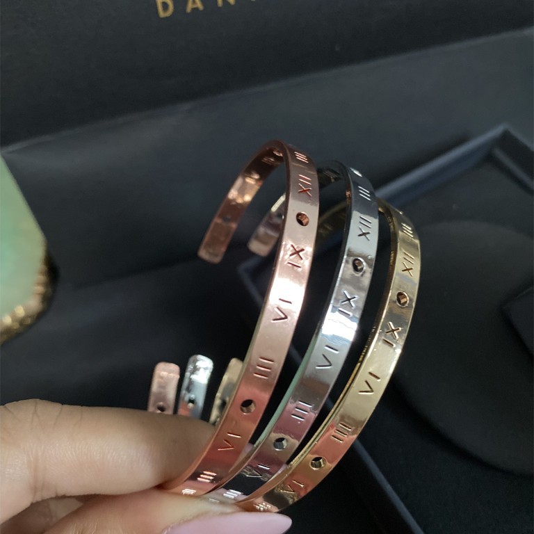 Vòng tay cuff DW Ver1 bản số La Mã ULA SHOP cho cặp đôi cá tính