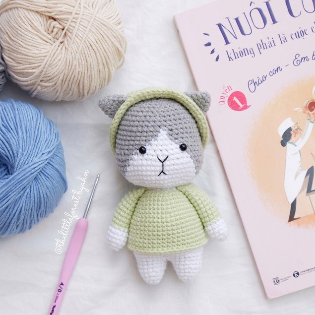 Mèo Miki đội mũ móc bằng len
