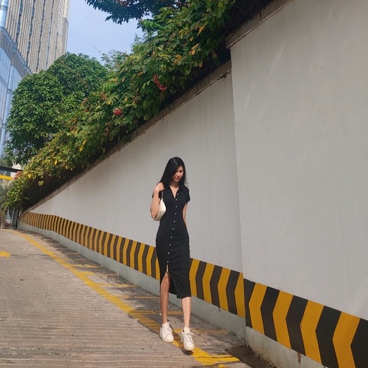 HEBE DRESS_ĐẦM BODY ELE ĐÍNH NÚT NGỌC TRAI  XẺ TÀ,CỔ SƠ MI THANH LỊCH