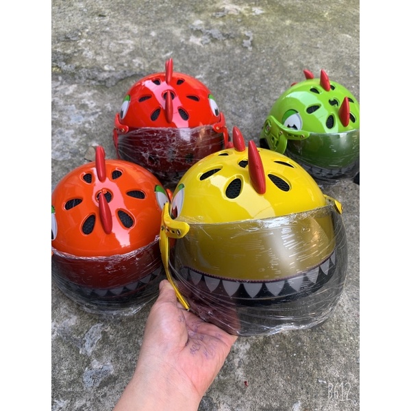 Mũ bảo hiểm khủng long có kính chắn cho bé trai bé gái siêu cute