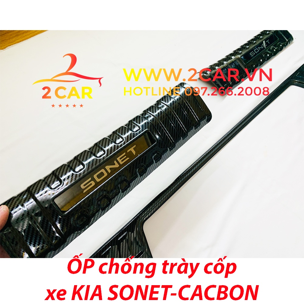 Ốp chống trầy cốp trong, ngoài CARBON xe Kia Sonet 2021-2022, chất liệu vân CACBON cao cấp