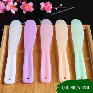 Que nhựa trộn bột nạ lớn 22cm