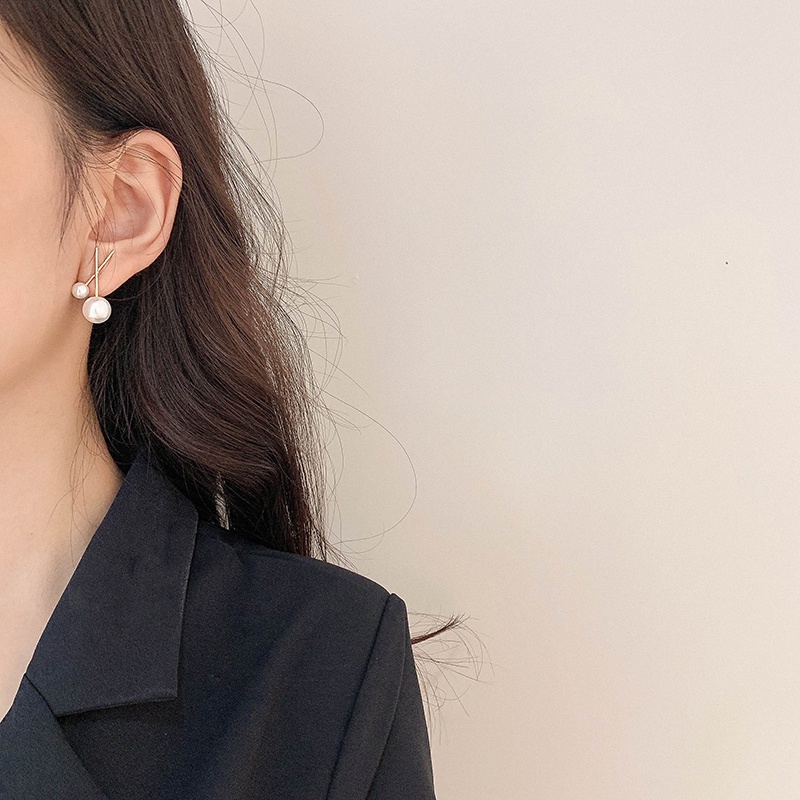 Đôi bông tai đính ngọc trai hình bắt chéo