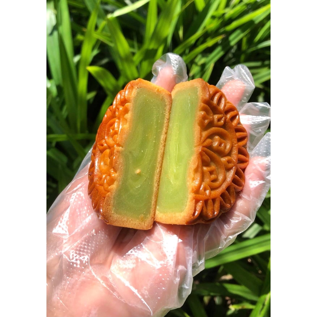 Bánh trung thu Saffron Việt Nam nhân thập cẩm xá xíu, dừa non, sầu riêng loại đặc biệt 150g 100g
