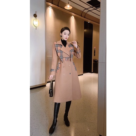 Áo khoác dạ nữ dáng dài và xoè có khăn kẻ vắt vai thương hiệu thời trang cao cấp Burberry