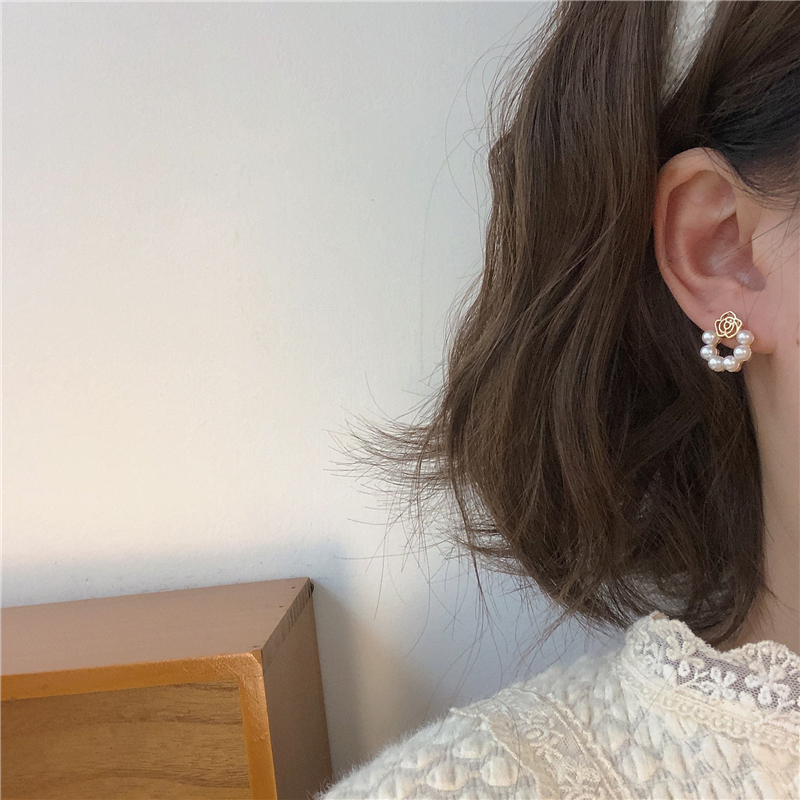 Bông Tai Thiết Kế Hoa Hồng Đính Giả Ngọc Trai Phong Cách Vintage