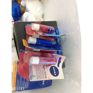 Son dưỡng môi nivea không màu
