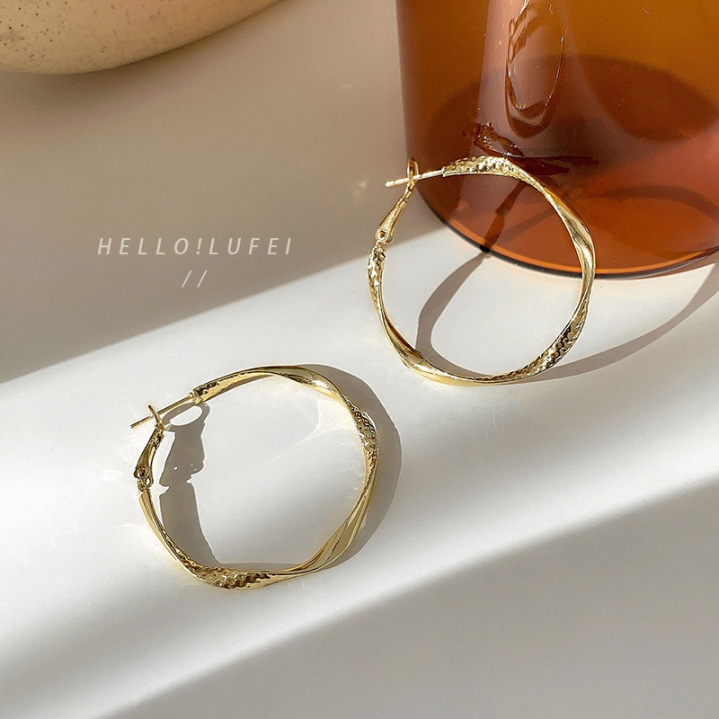 Khuyên tai hình tròn lớn độc đáo cá tính hợp thời trang