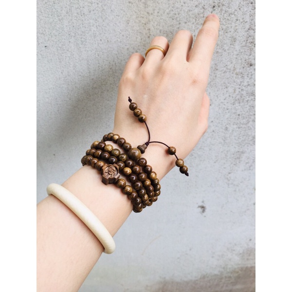 Chuỗi đeo tay trầm tốc mix thánh giá Chúa Giesu dành cho khách Công giáo