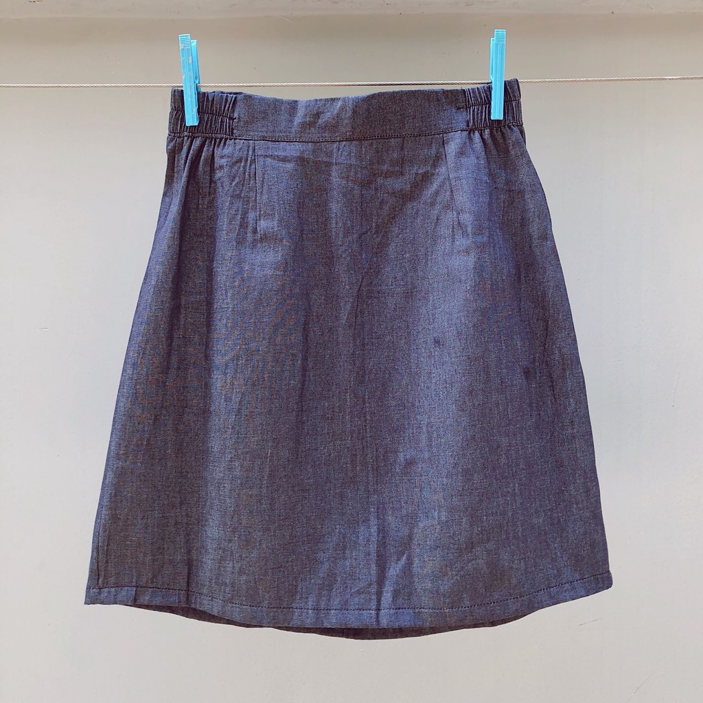 Chân váy chữ A ngắn màu xanh nhạt