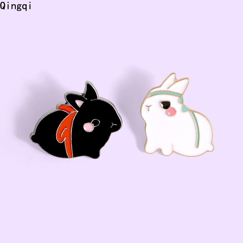 Huy hiệu cài áo Miss Zoe trám men hình thỏ trắng đen hoạt hình làm quà tặng bạn thân