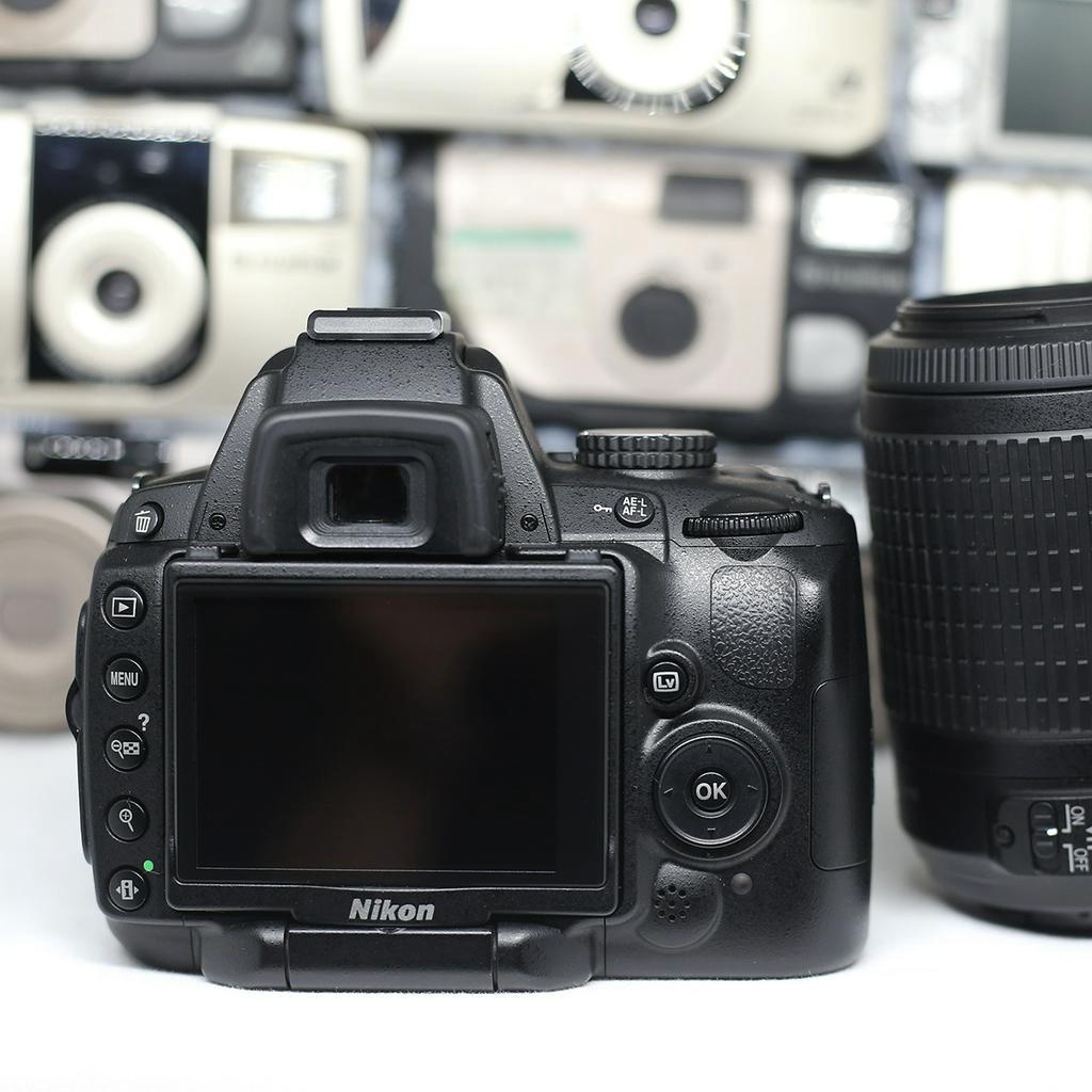 Máy ảnh NIKON D5000 kèm kit 18-55 + 55-200 G ED VR  có bảo hành