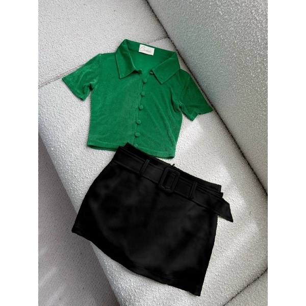 Set áo sơmi croptop nút bọc + Chân váy