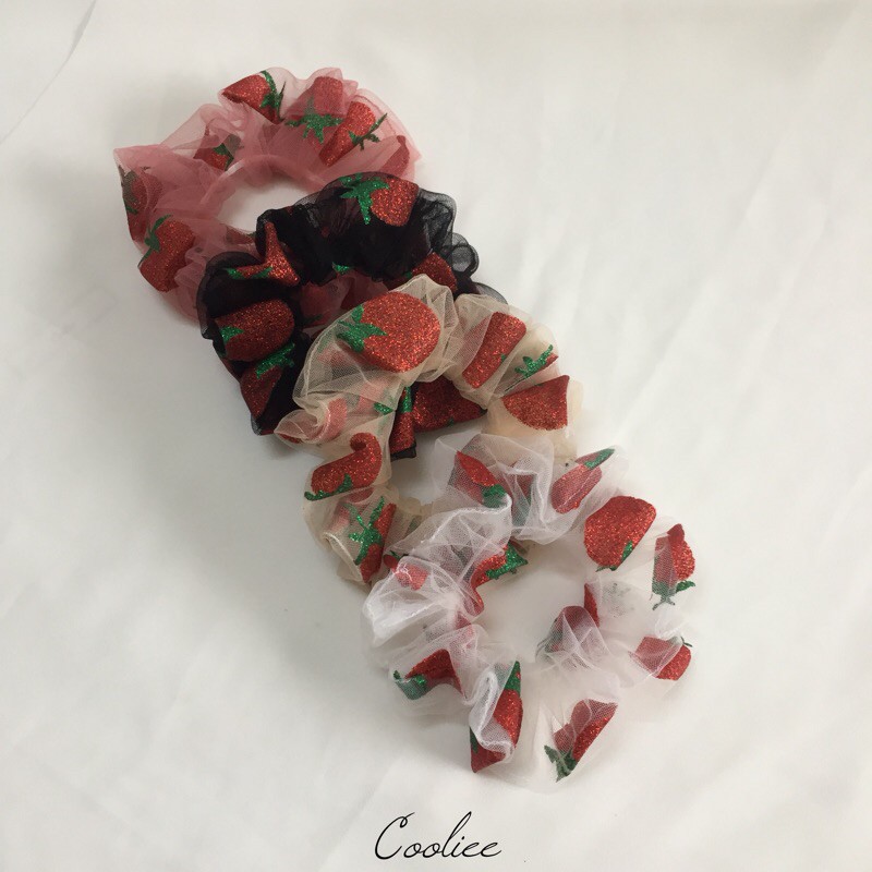 Scrunchies lưới ren dâu tây óng ánh