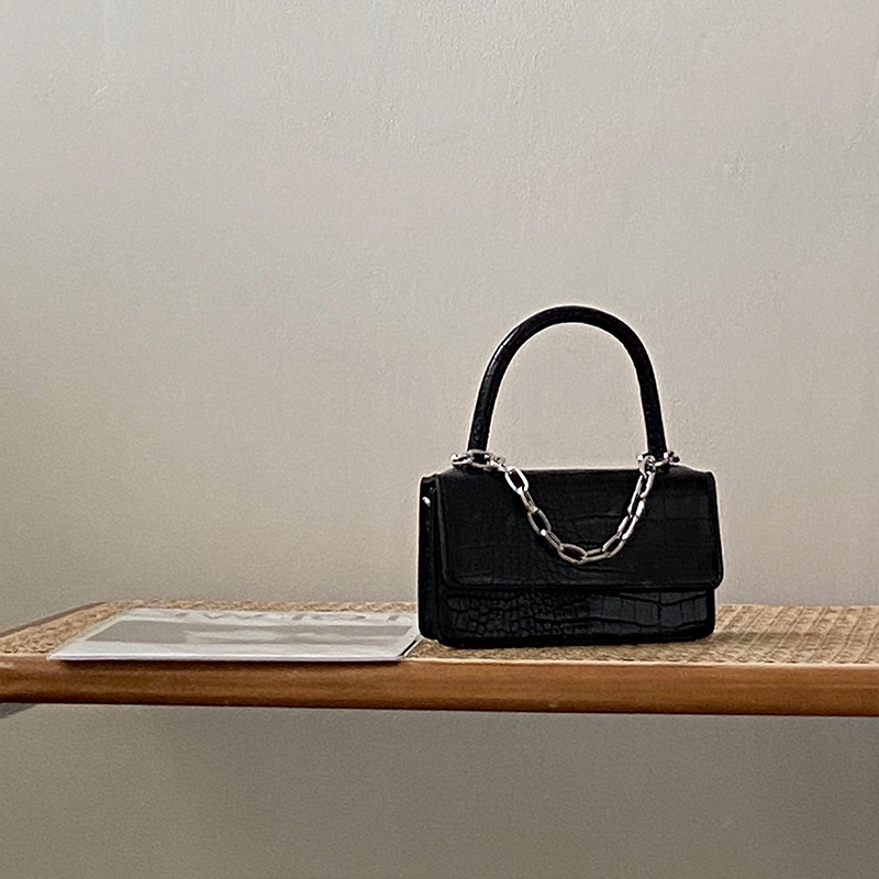 Túi đeo chéo IELGY nắp lật họa tiết da cá sấu màu đen phong cách retro thời trang cho nữ