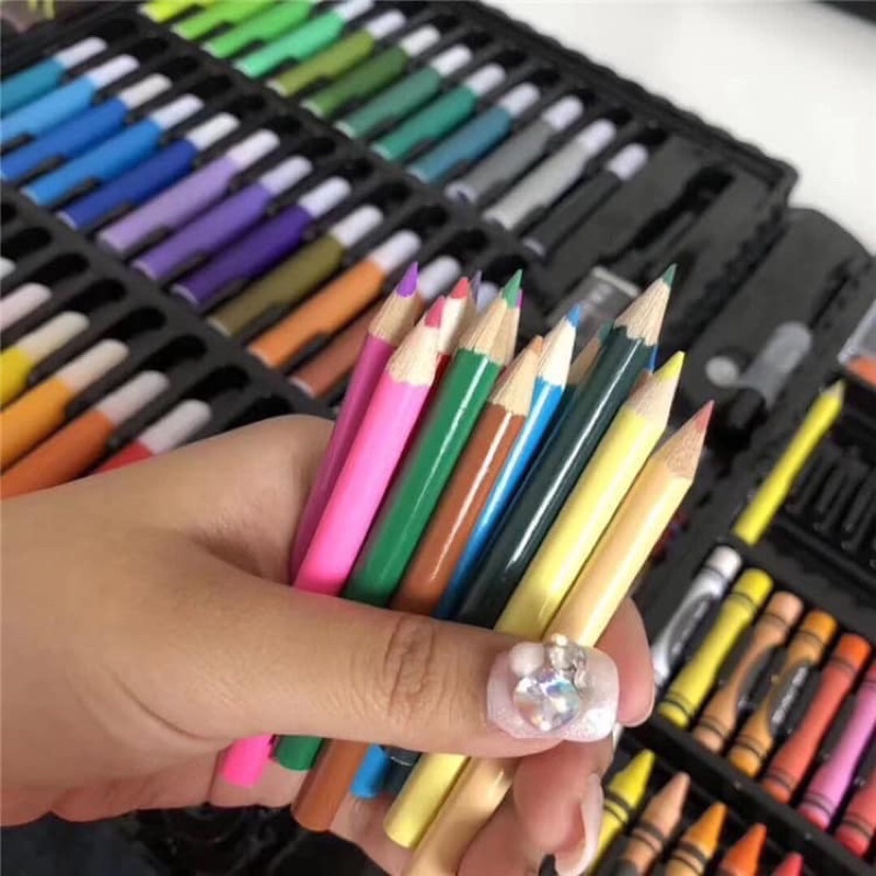 Bộ bút chì màu 150 chi tiết cho bé tập tô