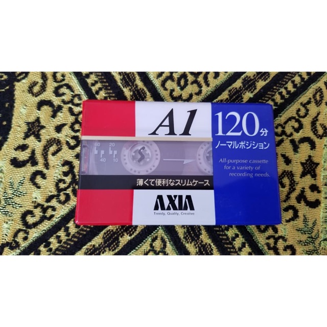 Băng ghi âm cassette trắng