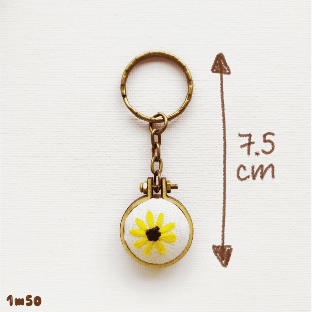 Cúc dại  - Móc khóa thêu tay handmade / Hand-embroidered keychain