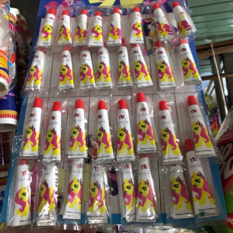 1 tuýp keo thổi bong bóng keo