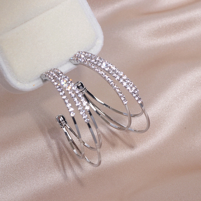 Bông tai thời trang