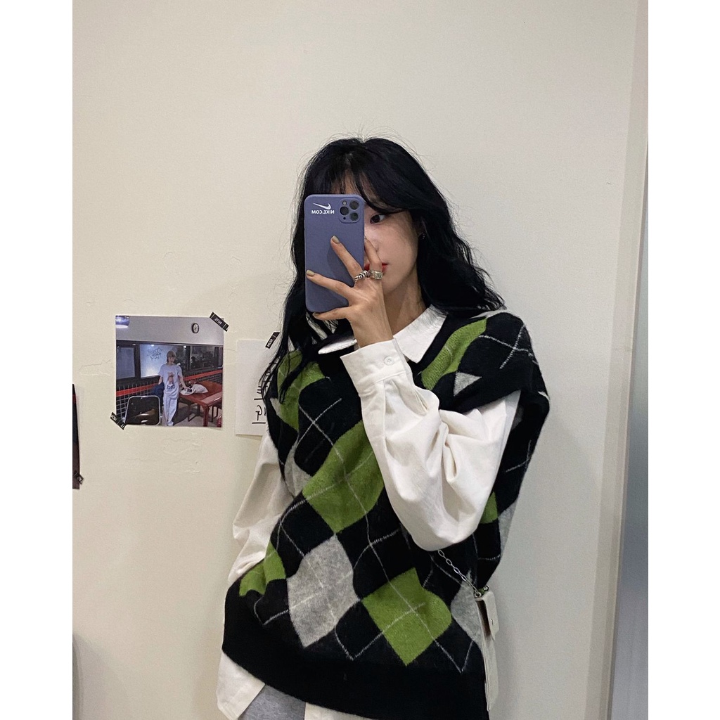 Áo len nữ không tay cổ chữ V họa tiết kẻ ô xinh xắn sành điệu | BigBuy360 - bigbuy360.vn